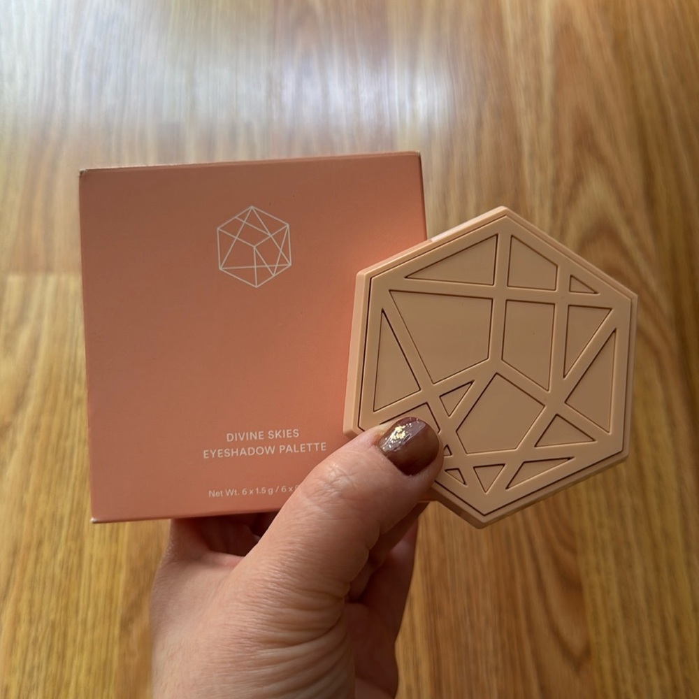 EM Cosmetics - Divine Skies Eyeshadow Palette
